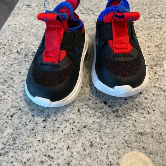 Baby/toddler Nike Shoes Size 4 - Picture 2 of 7